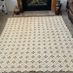 Beautiful Vintage Hand Crocheted Coverlet Tablecloth Throw 72”x86” Cream Color